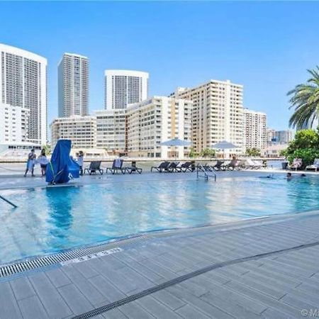 Luxury Condo Steps From Beach Hallandale Beach Buitenkant foto