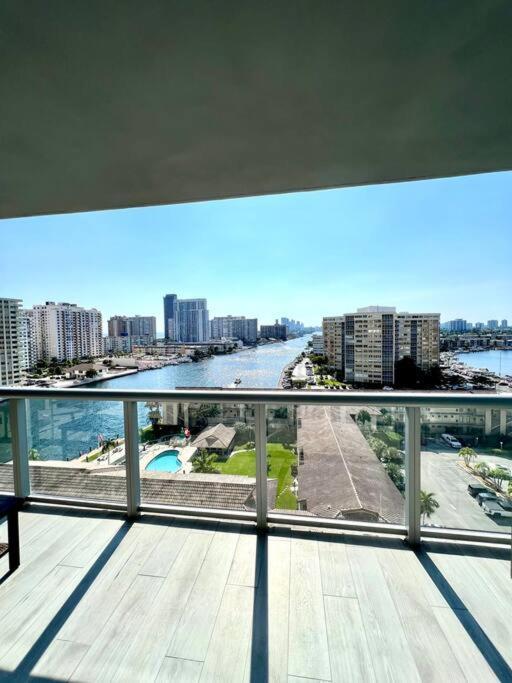 Luxury Condo Steps From Beach Hallandale Beach Buitenkant foto