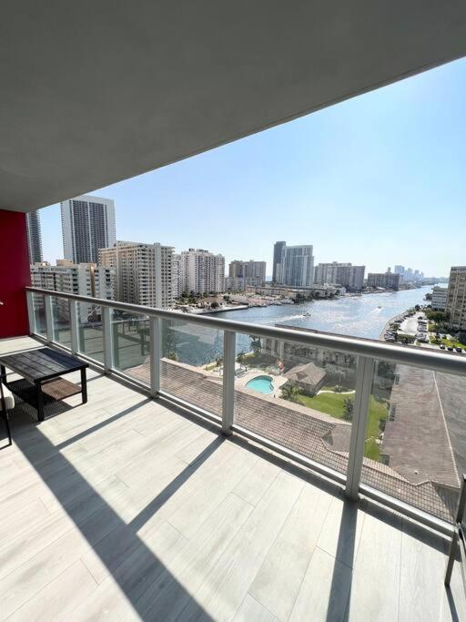 Luxury Condo Steps From Beach Hallandale Beach Buitenkant foto