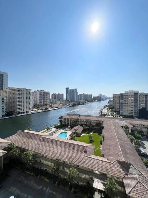 Luxury Condo Steps From Beach Hallandale Beach Buitenkant foto